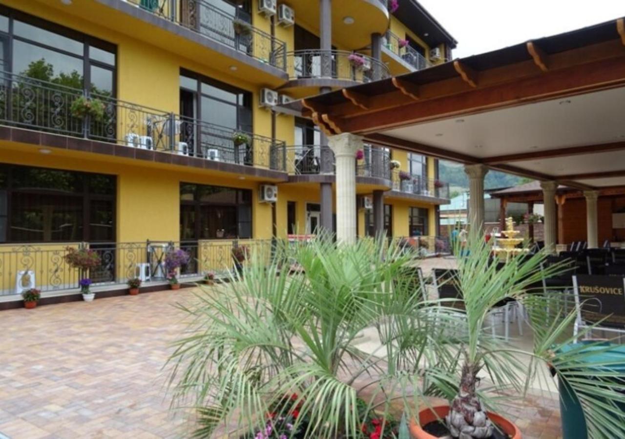 تساندريبش Коралл - Coral Sea Hotel المظهر الخارجي الصورة